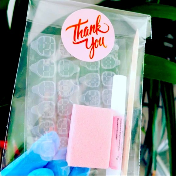 Press on nails - Picture 2 of 4